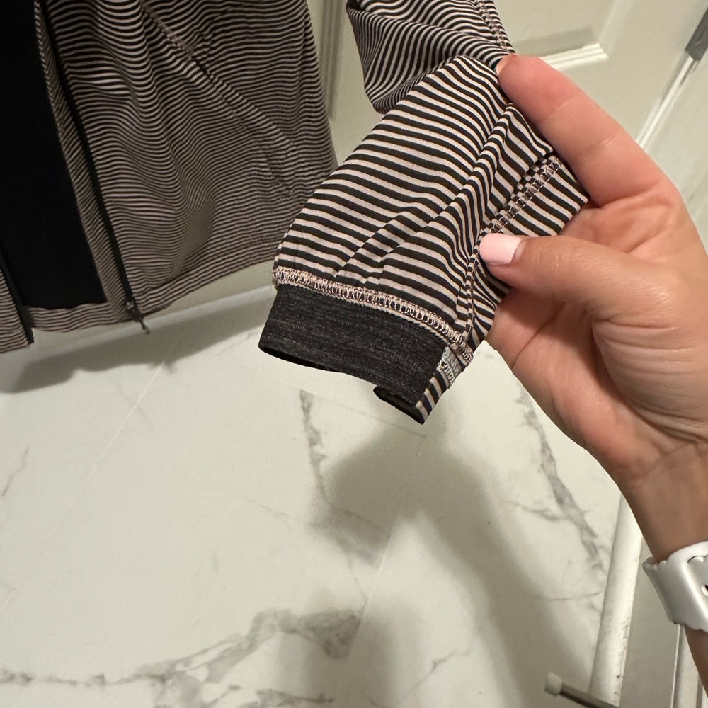 Lululemon jacket - Picture 4 of 5